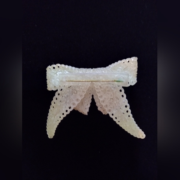 Vintage Bow Pin Molded Celluloid White Faux Pearl Center Open Work Brooch 1930s - Picture 4 of 4